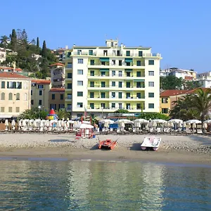 Ideal 3*, Arma di Taggia Italia